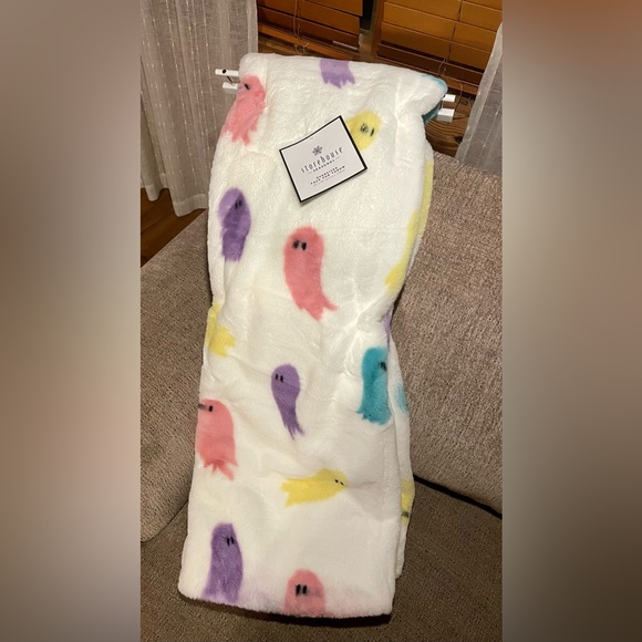 PASTEL GHOSTS Halloween Faux Fur Blanket - Picture 3 of 5